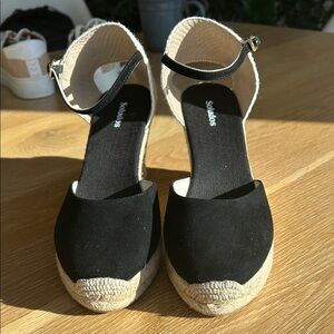 NEW! Never worn. Soludos Black and Tan Espadrille Wedges